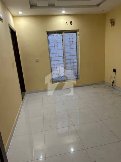 5 MARLA BRAND NEW FIRST FLOOR AVAILABLE FOR RENT