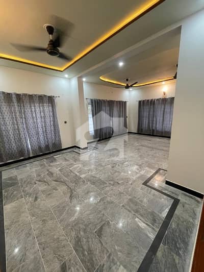 ٹاپ سٹی 1 اسلام آباد میں 3 کمروں کا 1 کنال زیریں پورشن 1.3 لاکھ میں کرایہ پر دستیاب ہے۔