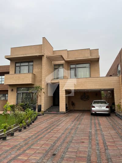 A BEAUTIFUL 36 MARLA MEADOWS VILLA FOR SALE IN SECTOR B BAHRIA TOWN LAHORE