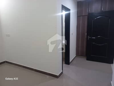 10 MARLA 3 BED FLAT AVAILABLE FOR RENT WITH GAS IN ASKARI 11 Lahore
