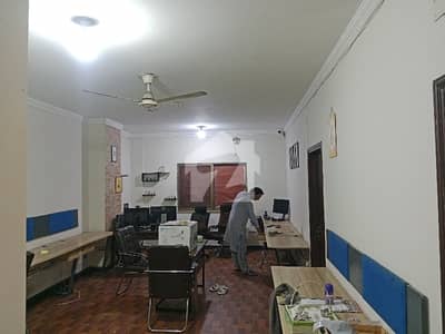 820 sqft office for rent Siddiqui trader center main boulevard Gullberg Lahore 820 sqft office for rent Siddiqui trader center main boulevard Gullberg Lahore