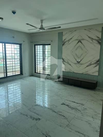 Well Maintained beautiful less used 3 Bed Apartment for urgent Rent in Askari 10 Sec-S!