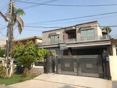One Kanal Used Modern Design Bungalow For Sale At Prime Location Of DHA Lahore Near To Park & Commercial Market