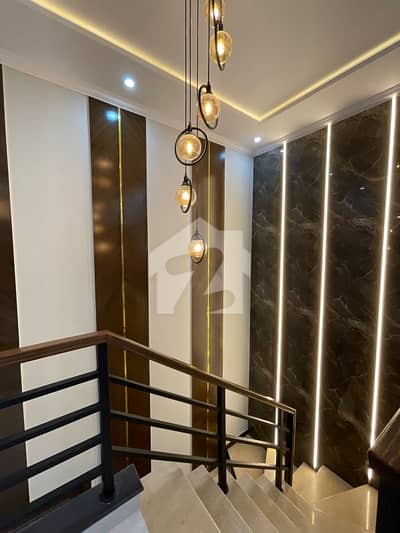 10 Marla Brand New Owner Built House Available For Sale Just 1 Mint Drive From The Main Gate!! 10 Marla Brand New Owner Built House Available For Sale Just 1 Mint Drive From The Main Gate!!