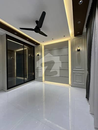 10 Marla Corner Beautiful House Is Available For Sale 10 Marla Corner Beautiful House Is Available For Sale