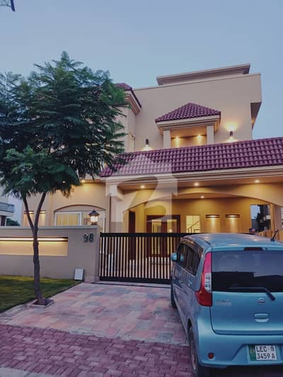 10 Marla Well Maintained House Available For Sale Just 1 Mnt Drive From The Main Gate!