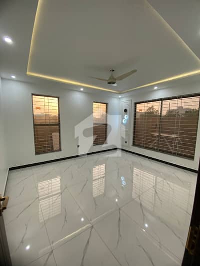 5 Bed Room Luxury Villa At Prime Location In Bahria Town Karachi, 2km From Main Gate, Near Commercial, Gallery And IMTIAZ Mega Store