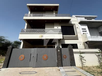 ایم پی سی ایچ ایس ۔ ملٹی گارڈنز بی ۔ 17,اسلام آباد میں 4 کمروں کا 8 مرلہ مکان 3.35 کروڑ میں برائے فروخت۔