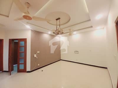 E-11 8 Marla Full House Available For Rent E-11 8 Marla Full House Available For Rent