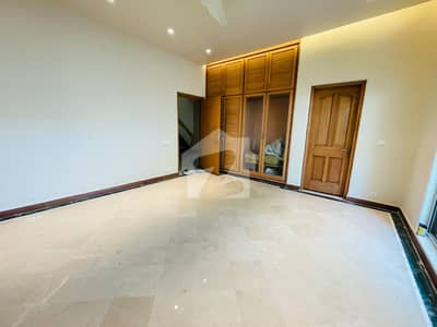 Office for Sale Blue Area, Islamabad (Facing Main Jinnah Avenue)