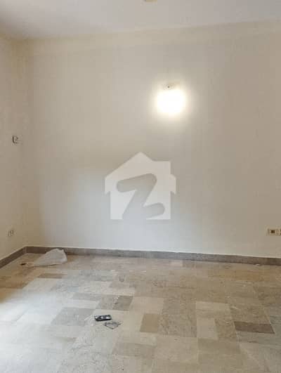 Flat Sized 1200 Square Feet Is Available For Rent In Clifton - Block 8