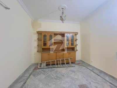 Ground Protion 2 Bed Attch Bath Good Location N Condition