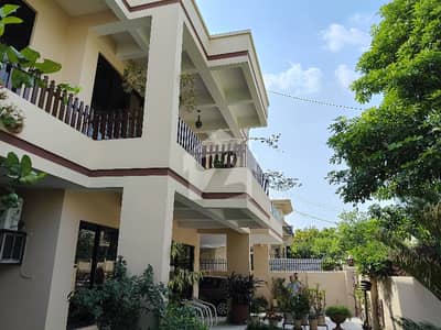 Beautiful Luxury Prime Location 1 KANAL House Near Chaklala Garrison