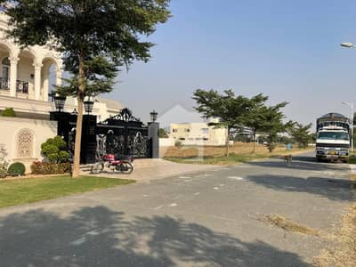 ڈی ایچ اے فیز 7 - بلاک ایس فیز 7,ڈیفنس (ڈی ایچ اے),لاہور میں 1 کنال رہائشی پلاٹ 4.75 کروڑ میں برائے فروخت۔ ڈی ایچ اے فیز 7 - بلاک ایس فیز 7,ڈیفنس (ڈی ایچ اے),لاہور میں 1 کنال رہائشی پلاٹ 4.75 کروڑ میں برائے فروخت۔