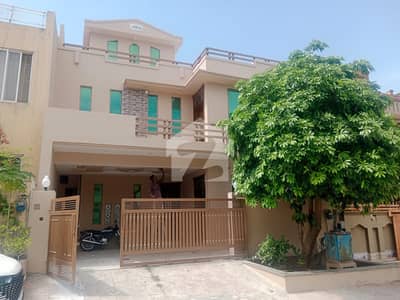 سی بی آر ٹاؤن اسلام آباد میں 5 کمروں کا 7 مرلہ مکان 3.5 کروڑ میں برائے فروخت۔