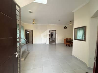 235sq yd villa FOR SALE in Precinct-27 adjacent to JINNAH AVENUE. One Unit 3 Bedrooms, Drawning, Dining, Closed Italian Kitchen & TV Lounge. All amenities nearby including Parks, Mosques and Gallery. 10min Drive from Main Gate of Bahria Town Karachi.