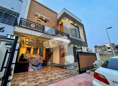7 Marla Modern House Available For Rent