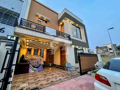 7 Marla Modern House Available For Rent