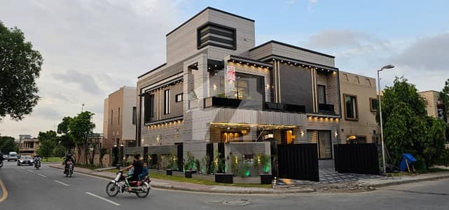 بحریہ ٹاؤن سیکٹر B بحریہ ٹاؤن,لاہور میں 5 کمروں کا 11 مرلہ مکان 5.75 کروڑ میں برائے فروخت۔ بحریہ ٹاؤن سیکٹر B بحریہ ٹاؤن,لاہور میں 5 کمروں کا 11 مرلہ مکان 5.75 کروڑ میں برائے فروخت۔