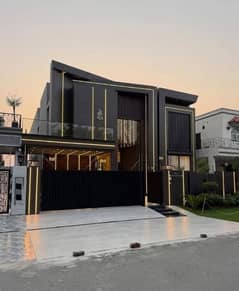 1 KANAL FULL LUXURIOUS HOUSE FOR RENT AT PRIME LOCATION OF DHA PHASE 6