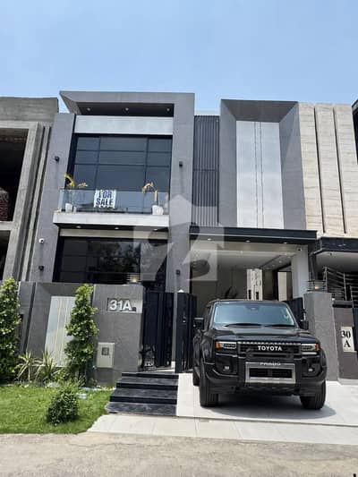 5 MARLA ELEGANT AND FULLY MAINTAINED SUPER HOT LOCATED BUNGALOW IS AVAILABLE IN THE BEST BLOCK OF DHA LAHORE.