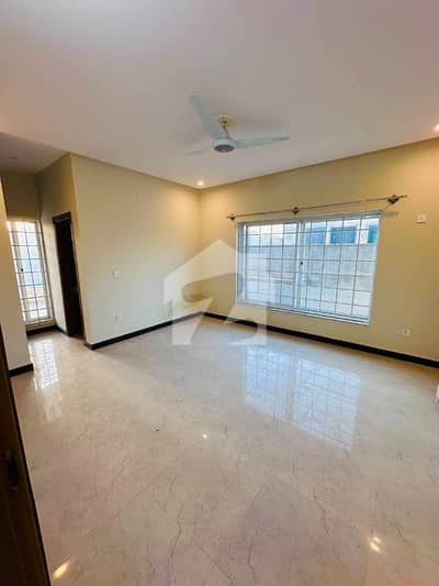 14 Mrla Upper Portion Available For Rent