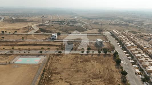 INVESTOR DEAL! 272sq Yd Plots FOR SALE In Precinct-32, Near SPORTS CITY VILLAS. 15min Drive From Main Gate Of Bahria Town Karachi. Developed And Ready To Construct PLOTS At INVESTOR RATES.