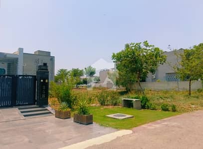 ڈی ایچ اے فیز 7 - بلاک کیو فیز 7,ڈیفنس (ڈی ایچ اے),لاہور میں 1 کنال رہائشی پلاٹ 4.2 کروڑ میں برائے فروخت۔ ڈی ایچ اے فیز 7 - بلاک کیو فیز 7,ڈیفنس (ڈی ایچ اے),لاہور میں 1 کنال رہائشی پلاٹ 4.2 کروڑ میں برائے فروخت۔