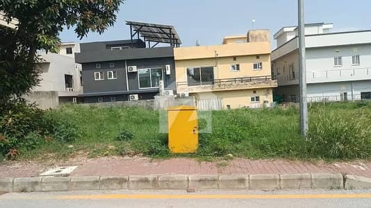 1 kanal plot available for sale in DHA phase 5