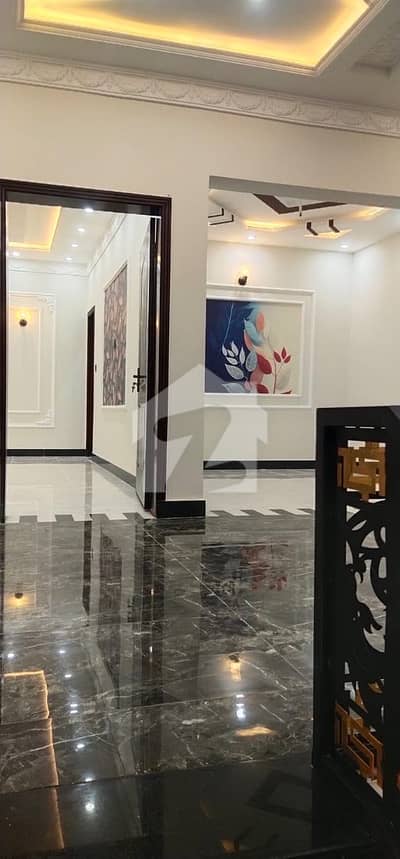 OWNER BUILT LUXURY HOUSE WITH BEAUTIFUL STRUCTURE AVAILABLE FOR SALE IN LDA AVENUE BLOCK C LAHORE