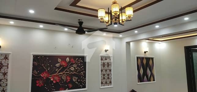 ایل ڈی اے ایوینیو ۔ بلاک سی ایل ڈی اے ایوینیو,لاہور میں 6 کمروں کا 1 کنال مکان 5.0 کروڑ میں برائے فروخت۔