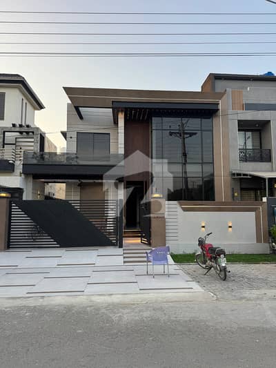 G block 100 fit road and 350 kanal facing park house available for sale G block 100 fit road and 350 kanal facing park house available for sale