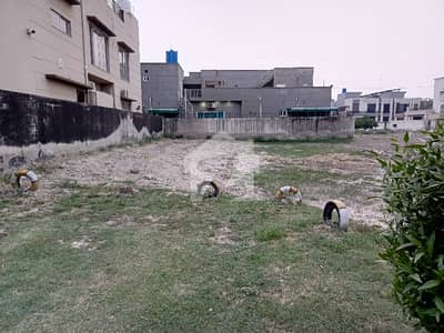 19 Marla Luxury Living Plot For Sale
