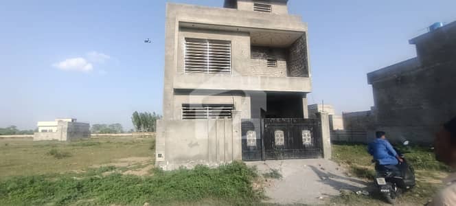 گرینڈ ایوینیوز ہاؤسنگ سکیم لاہور میں 4 کمروں کا 5 مرلہ مکان 87.0 لاکھ میں برائے فروخت۔