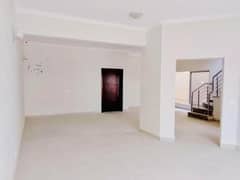 200sq Yd 3 Bedrooms Luxury Villa Is Available FOR RENT. 8km From Entrance Of BTK. 3 Bed DDL 1 Kitchen
