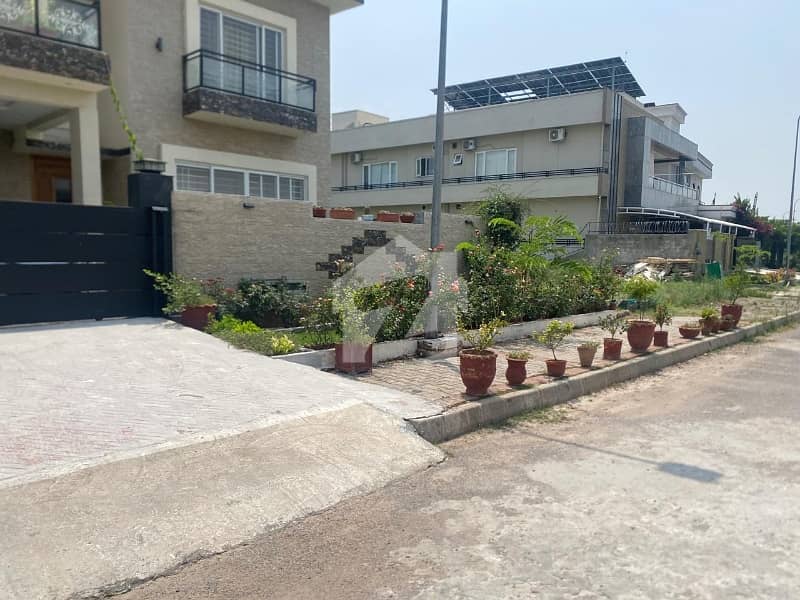 پارک انکلیو اسلام آباد میں 9 کمروں کا 1 کنال مکان 16.0 کروڑ میں برائے فروخت۔ پارک انکلیو اسلام آباد میں 9 کمروں کا 1 کنال مکان 16.0 کروڑ میں برائے فروخت۔