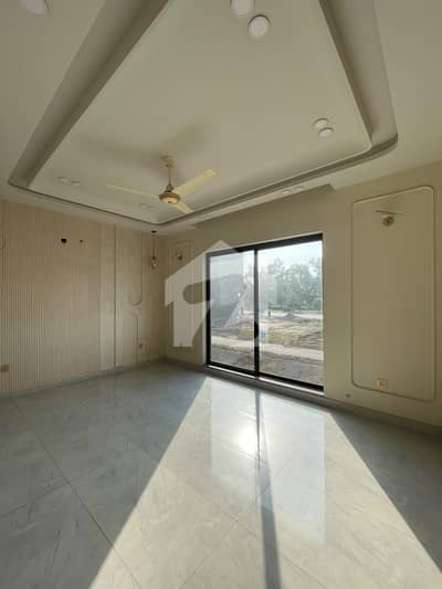 Prime Location Upper Portion Sized 10 Marla In Park View City