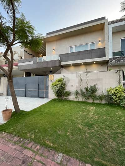 Non Furnished Park Facing Beautiful House Available For Sale Just 1 Mnt Drive From The Main Gate!! Non Furnished Park Facing Beautiful House Available For Sale Just 1 Mnt Drive From The Main Gate!!