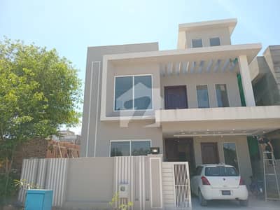 10 Marla Beautiful house Available for sale in DHA Islamabad