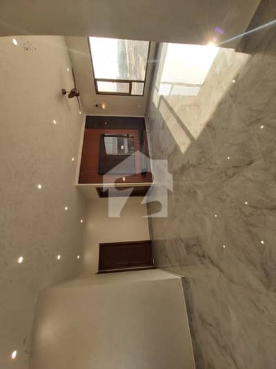 500sq yd Luxury Villa FOR SALE. 2km from Entrance of BTK. 6 Bed DDL 2 Kitchens