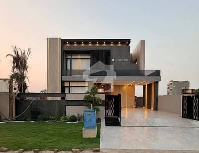 ڈی ایچ اے فیز 6 ڈیفنس (ڈی ایچ اے),لاہور میں 5 کمروں کا 1 کنال مکان 3.0 لاکھ میں کرایہ پر دستیاب ہے۔