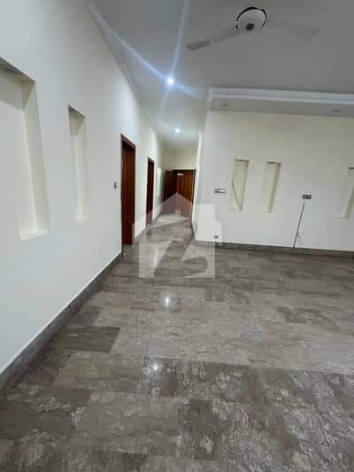 ڈی ایچ اے ڈیفینس فیز 2 ڈی ایچ اے ڈیفینس,اسلام آباد میں 3 کمروں کا 1 کنال بالائی پورشن 1.2 لاکھ میں کرایہ پر دستیاب ہے۔