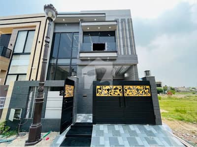 لیک سٹی رائیونڈ روڈ,لاہور میں 4 کمروں کا 5 مرلہ مکان 3.75 کروڑ میں برائے فروخت۔ لیک سٹی رائیونڈ روڈ,لاہور میں 4 کمروں کا 5 مرلہ مکان 3.75 کروڑ میں برائے فروخت۔
