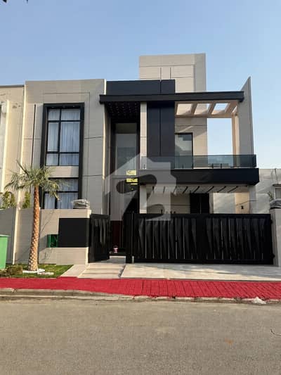 10 Marla Luxury House is Available For Sale in Bahria Town Lahore 10 Marla Luxury House is Available For Sale in Bahria Town Lahore