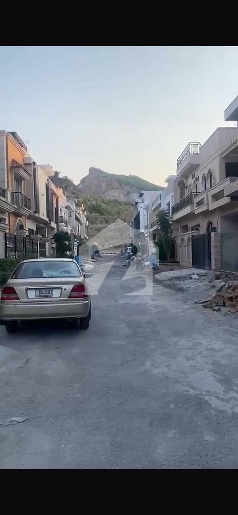 فیصل ہلز اسلام آباد میں 5 کمروں کا 6 مرلہ مکان 2.3 کروڑ میں برائے فروخت۔ فیصل ہلز اسلام آباد میں 5 کمروں کا 6 مرلہ مکان 2.3 کروڑ میں برائے فروخت۔