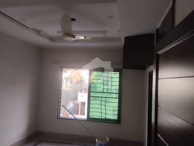 Studios Flat Available For Rent.  Small Family And Working lady's