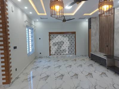 سوان گارڈن اسلام آباد میں 7 کمروں کا 12 مرلہ مکان 6.5 کروڑ میں برائے فروخت۔