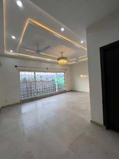 1 Kanal Single Storey House Available For Rent