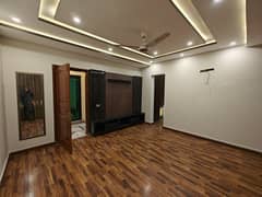 1 Kanal Independent House For Rent for office