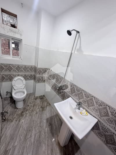 1 Bed room Hall tv loung kitchen fully tilled furnished flat for rent
